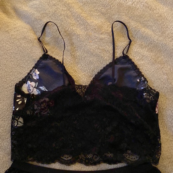 Floral lingerie, two piece - Picture 3 of 3